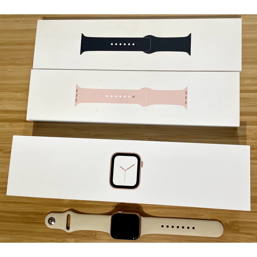 Apple Watch Gold Series 4 40mm GPS + Cell + 3 Bands + Charging Accessories